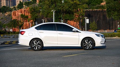 全系獨懸四輪碟剎，東南A5翼舞產品力解析，舞動同級新標桿？